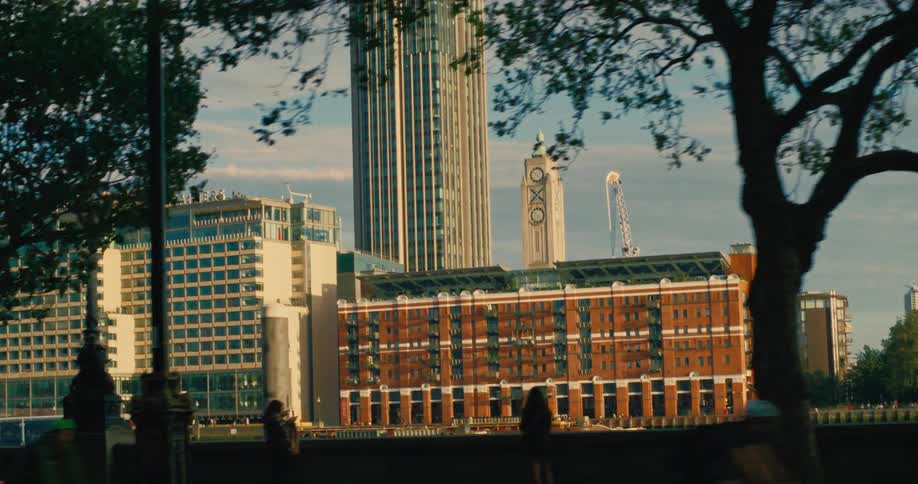 Landscape of a busy street with a view of skyscrapers and buildings