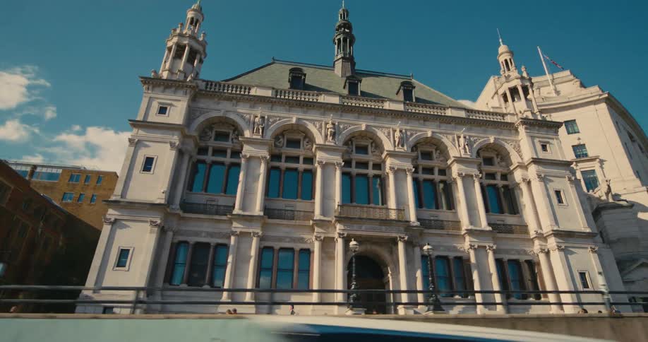 Buildings with ancient architecture in the middle of a metropolis with pedestrian and vehicle traffic