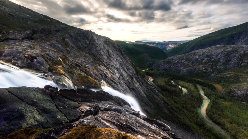 A lapse clip of a water fall