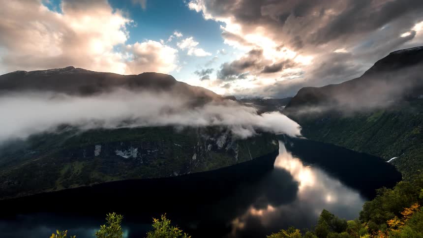 A river that passes through two mountains that were covered in fog and passes after a while