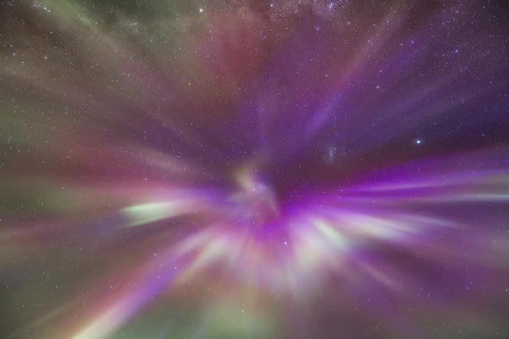 Aurora Australis shining under a starry sky