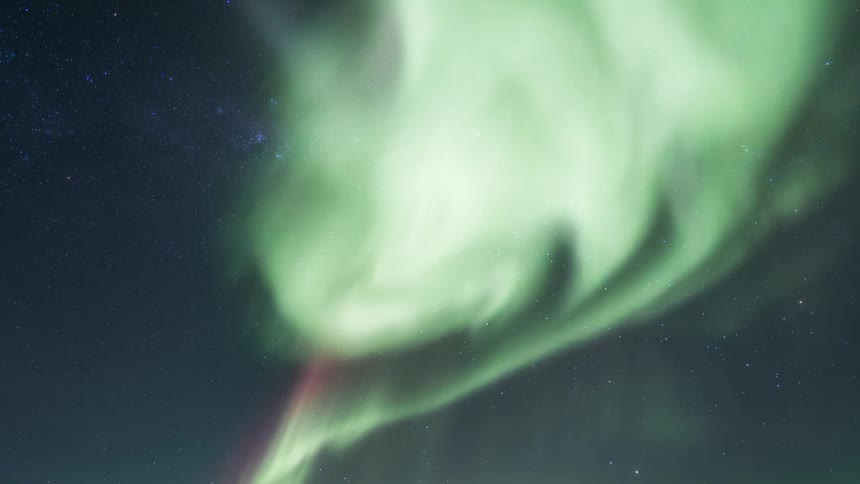 The Aurora Australis shine in the starry sky