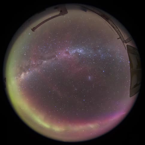 fisheye Peripheral view of a sky antenna in timelapse with the Aurora Australis