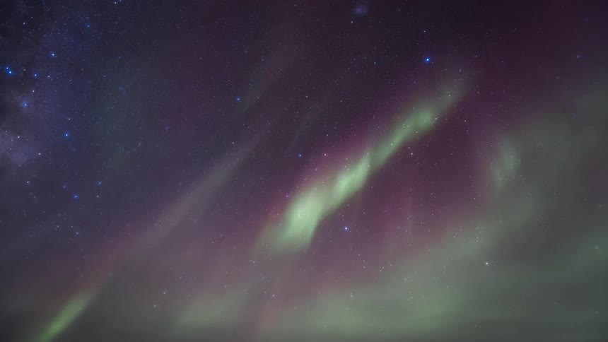 Aurora Australis shining under the nights sky