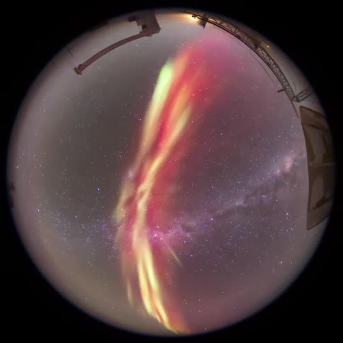fisheye view of the milky and Aurora Australis in fast timelapse