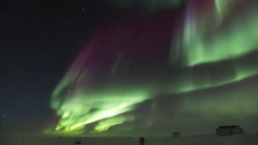 South pole observatory overlooking the sky with Aurora Australis at night