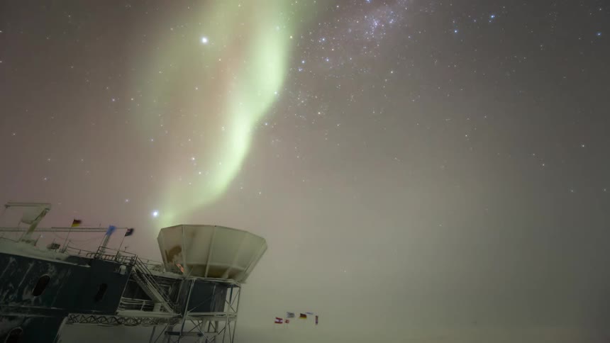 The telescope is under the starry sky