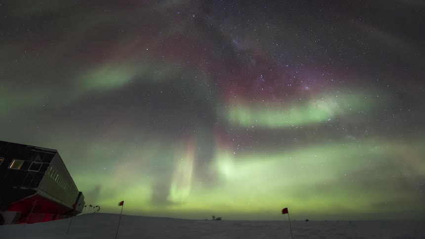A bright green Aurora Australis in antarctica