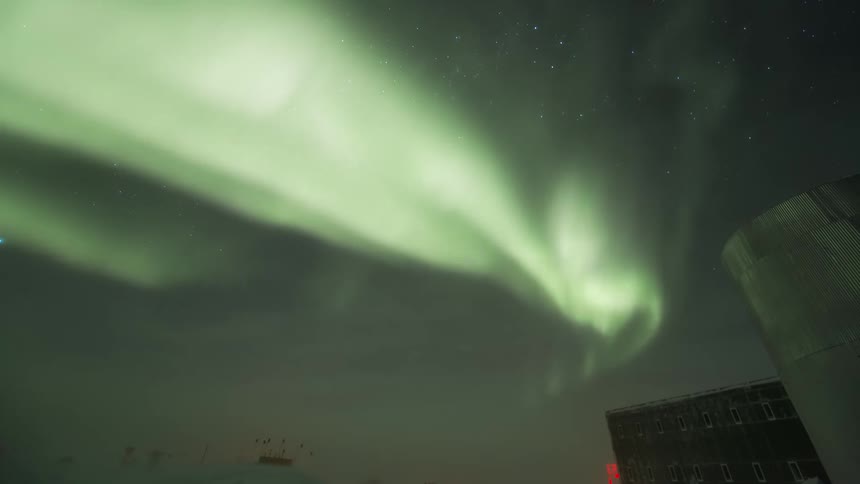 The Aurora Australis with very green glow in the sky at night