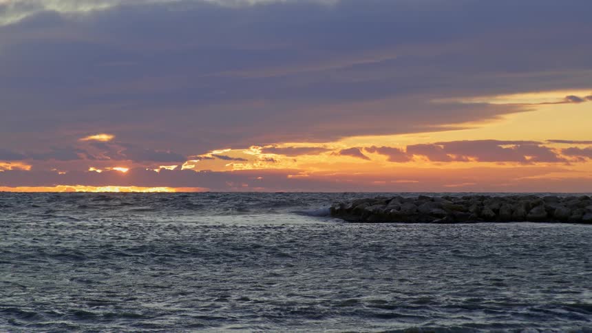 A clip of the sea