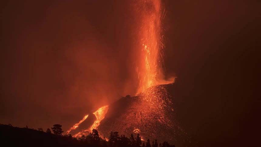 An enormous volcanic eruptions puts out lava and smoke