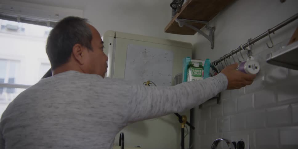 A clip of a grandmother and a grandmother in the kitchen