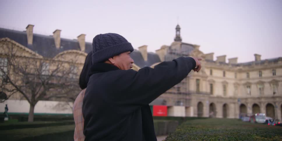 A couple visiting the louvre museum in paris at evening