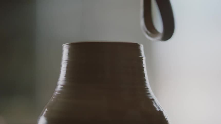 A pottery process of cutting the tip of a jar