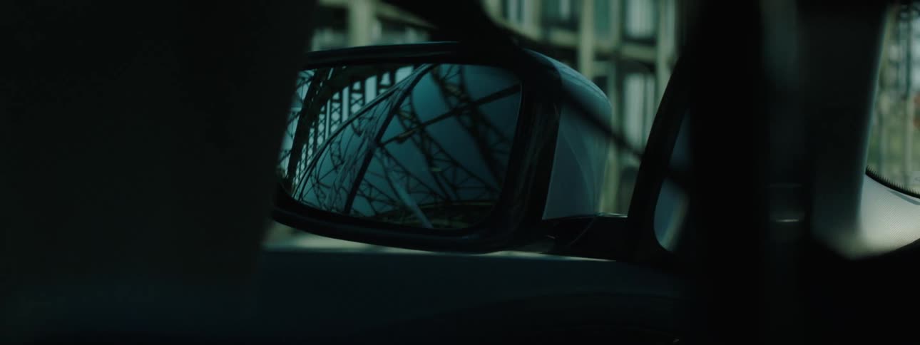 Design on the inside with a view of the front mirror of a vehicle