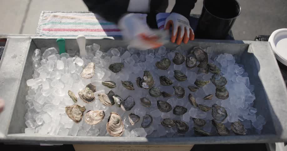A person pays for clams