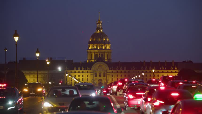 Les invalides hospital and chapel dome in paris at night