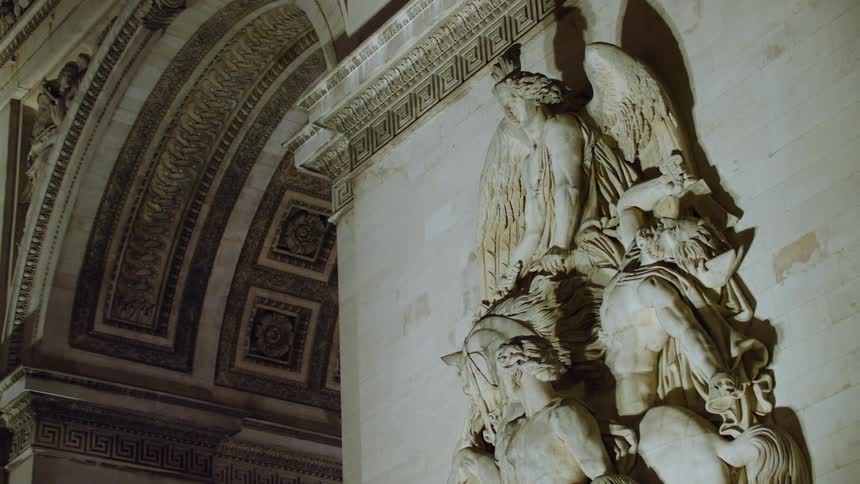 Sculptures in the front of the arc de triomphe