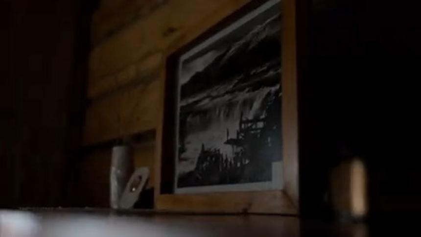 Shadow flashes on the photo frame