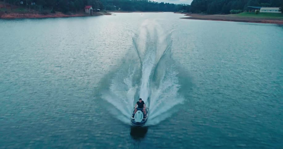 Man making a turn in the middle of the lake with a jet ski