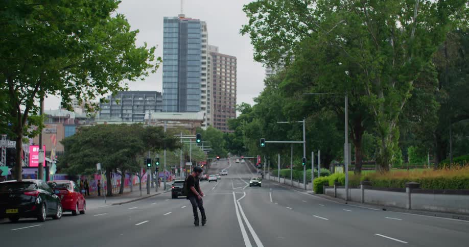 A man on roller skates on the streets of the big city
