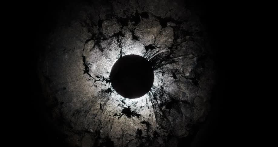 Small threads flow towards the black hole