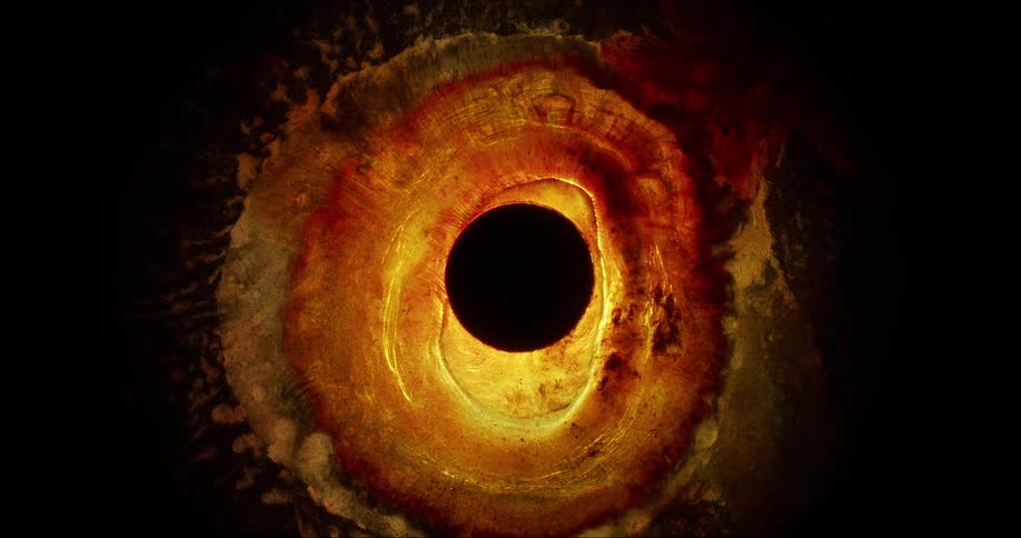 A black hole lit by flames in the galaxy