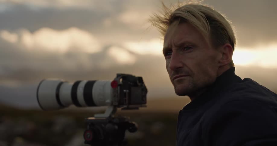 A man is photographing on a windy day