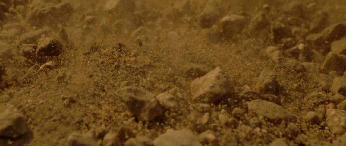 Gravel and sand underwater vibrating