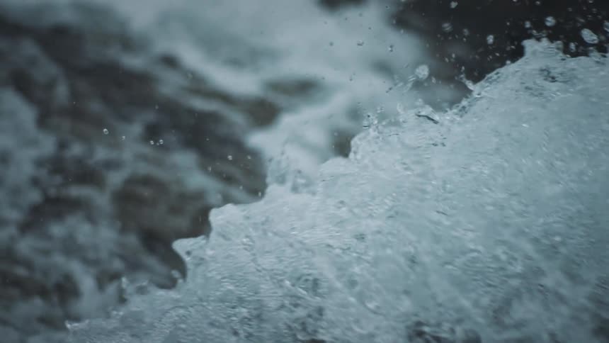 A clip of a heavy sea waves