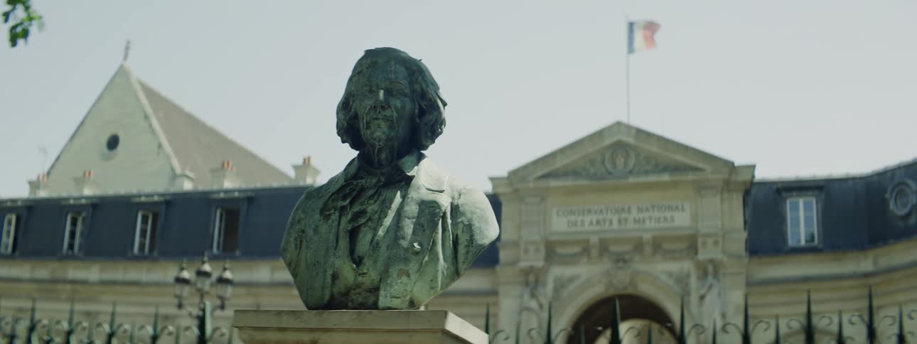 Close up of the statue de marc seguin