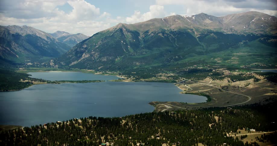 A lake is between the mountains