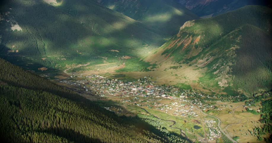 A small town is in the middle of the mountains