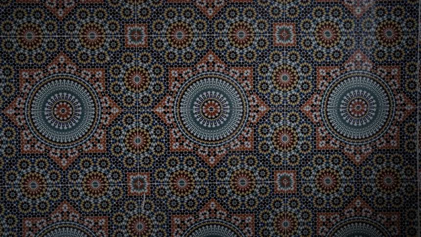 Artistic patterns on ceramics