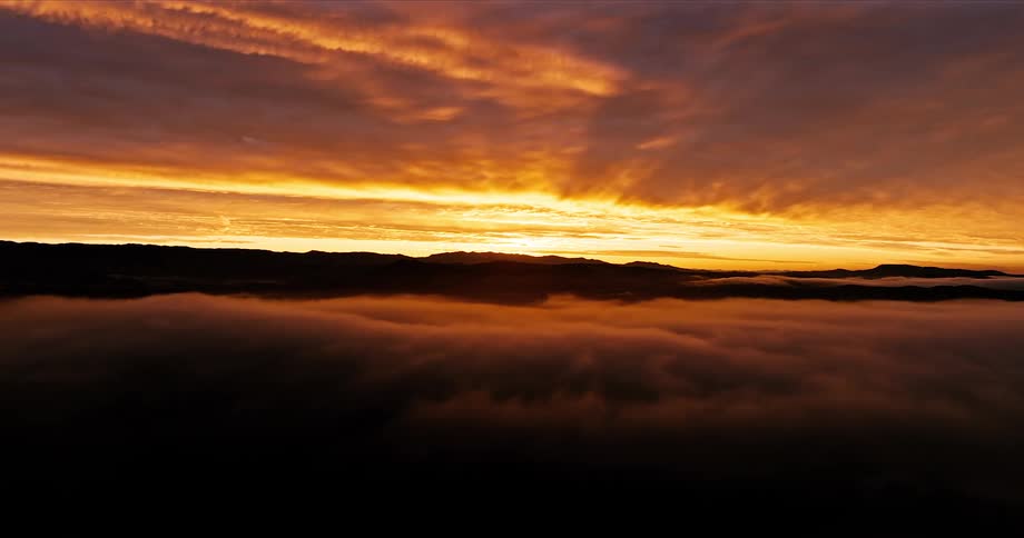 Natural scenery of a red sky with sunrise on the horizon