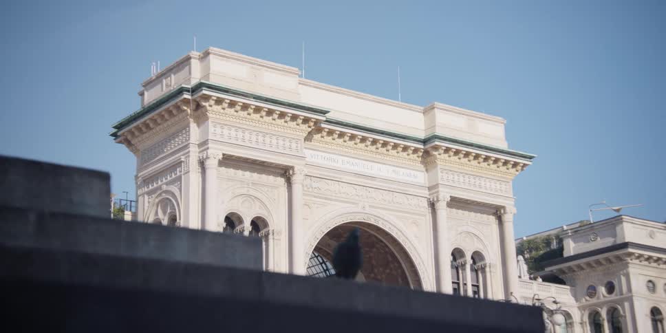 Birds in front of the facade of the galleria vittorio emanuele ii in milan