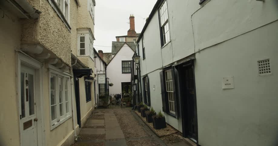 Narrow street of the bath place hotel in oxford