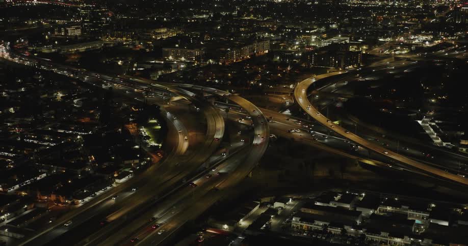 Large amounts of traffic driving on an interstate in a city