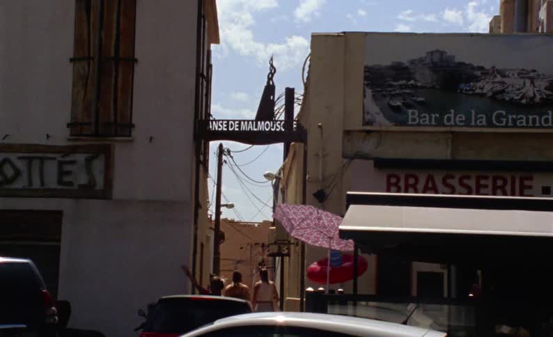 Street with commercial establishments in precarious buildings during the day