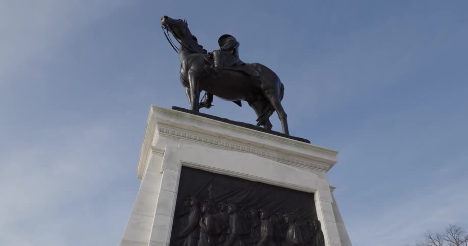 A statue of a man on a horse