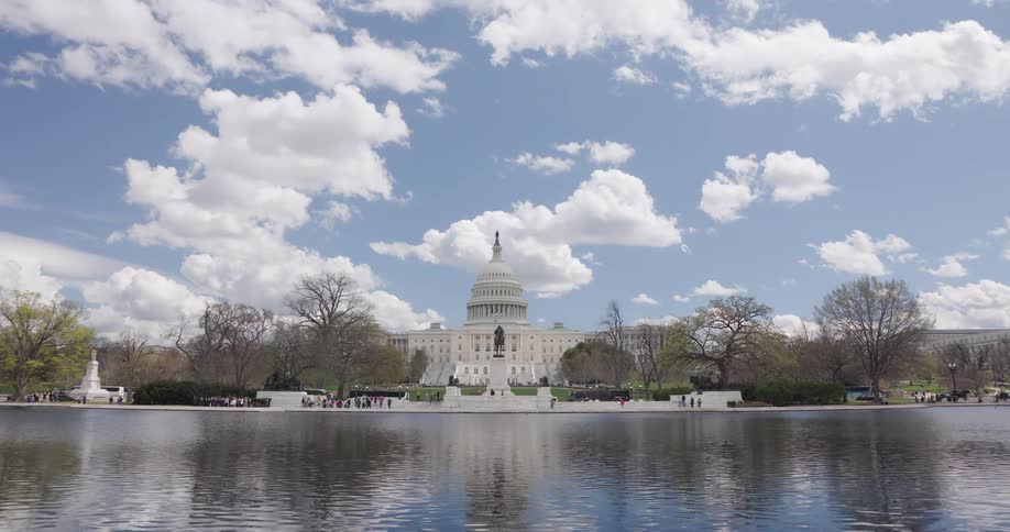 The potomac river in front of the us capitol building