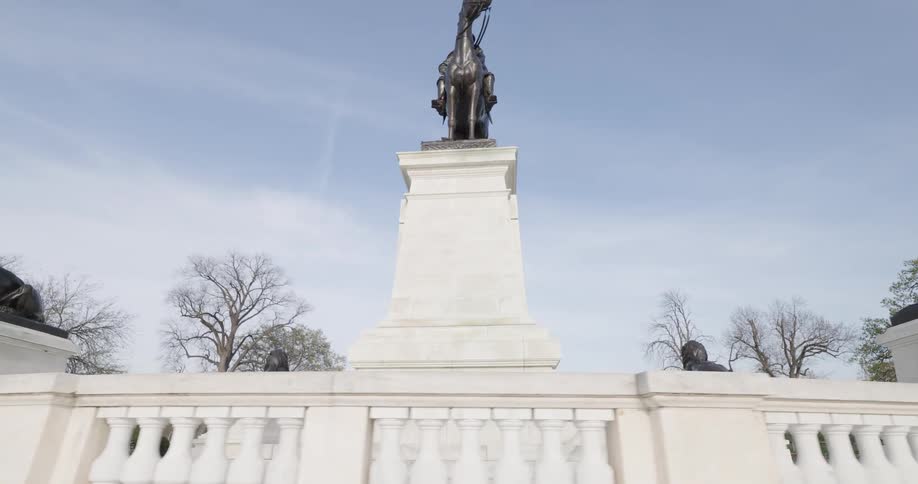 Monument with the bronze horse pillar in front of the capitol in washington