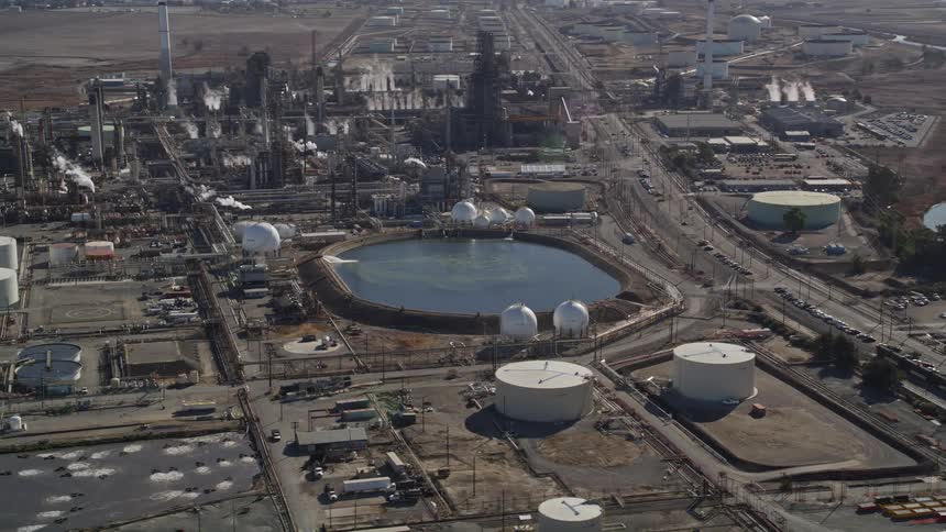 A fuel refinery complex
