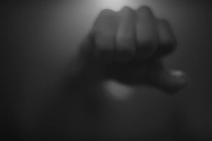 Man hand closing