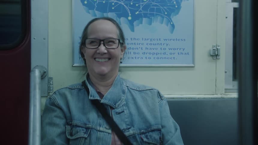Portrait of a sitting woman laughing