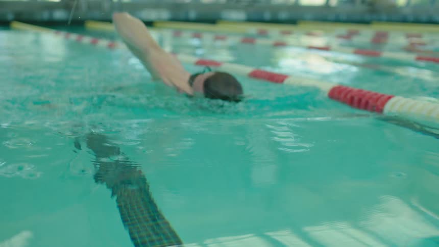 Man swimming in a pool with dividing lanes