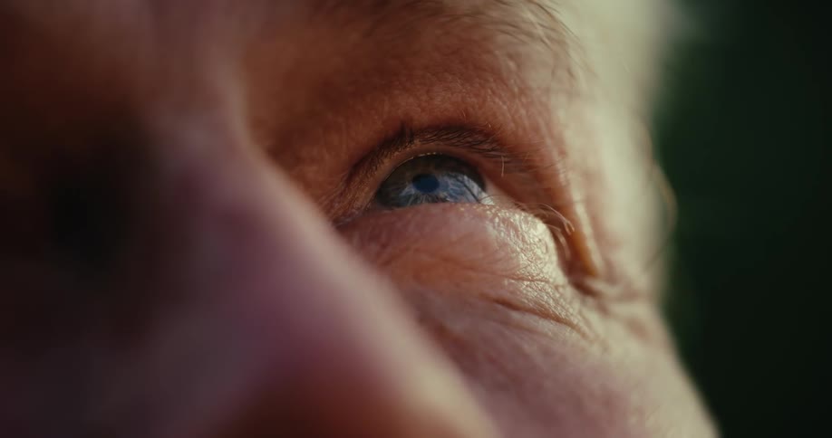 An elderly persons eye as they look up and around