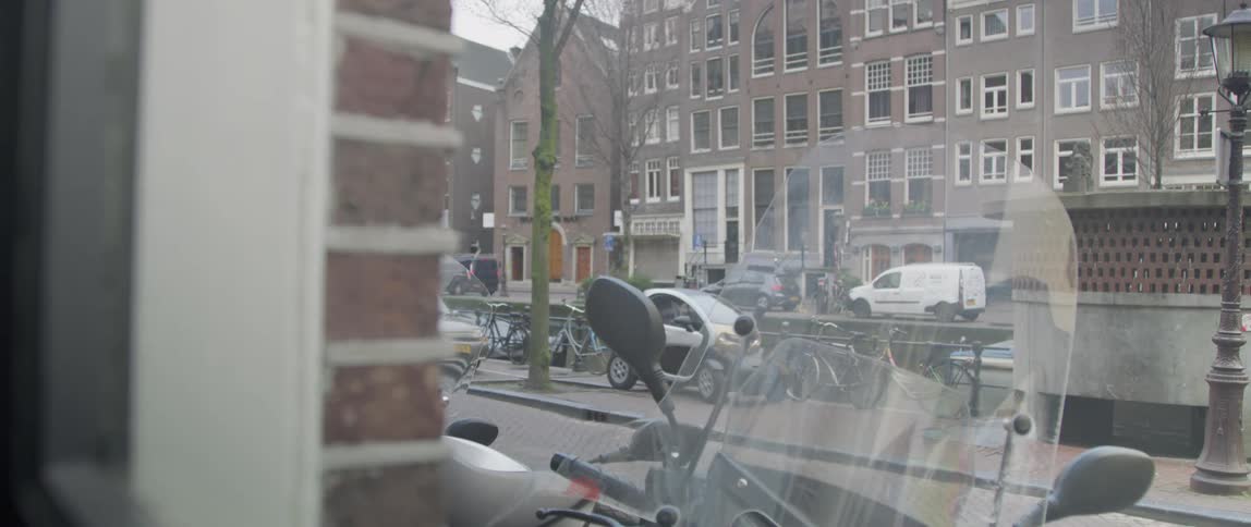 Street of an urban city with pedestrians and vehicles passing by