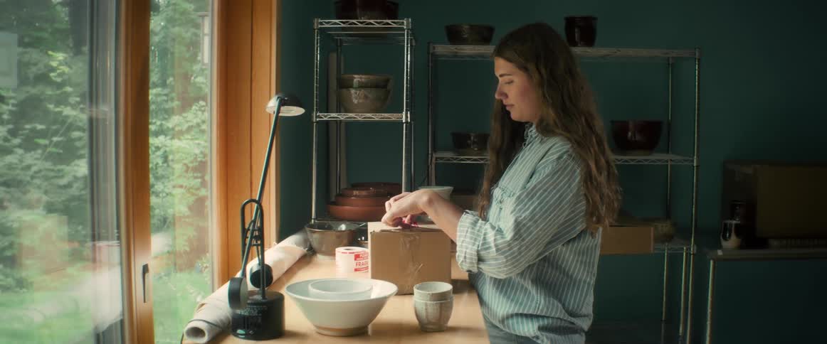 Woman sticking an order box on the table