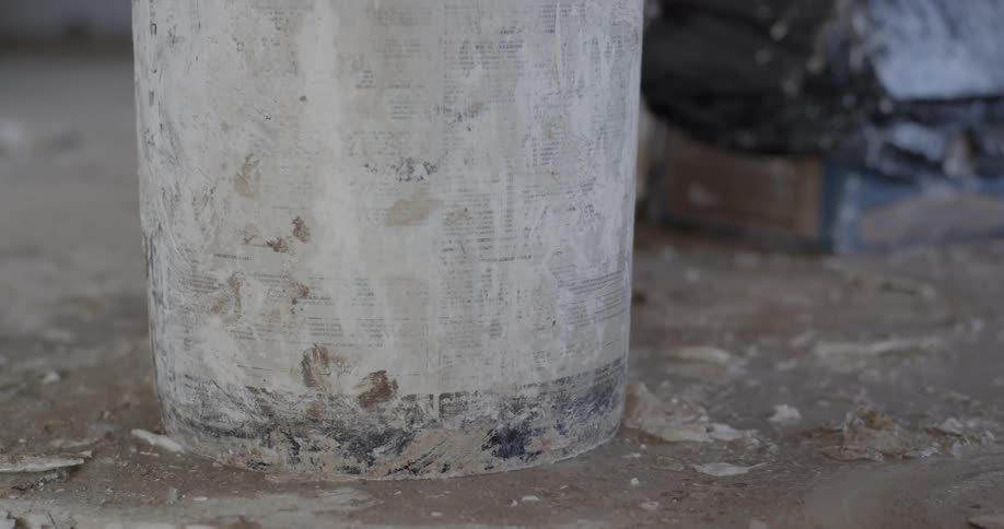 Cylindrical structure sitting on a floor